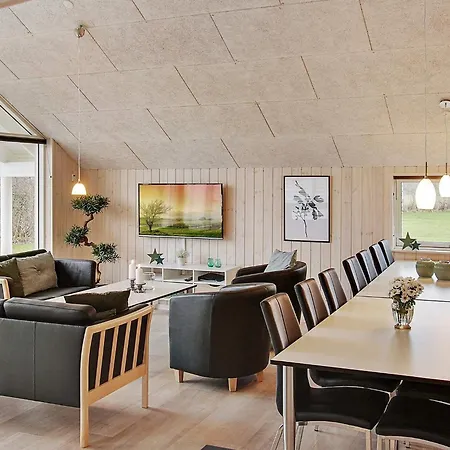 12 Person In Hasselberg קפלן